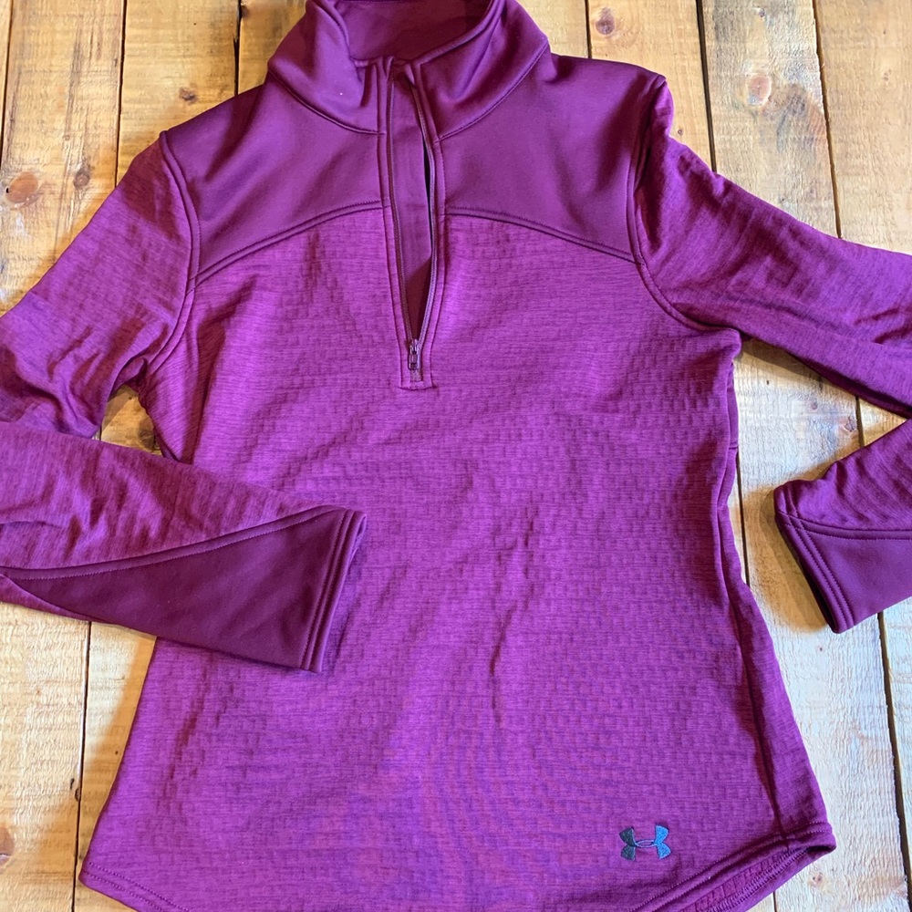 Women’s UA sweatshirt